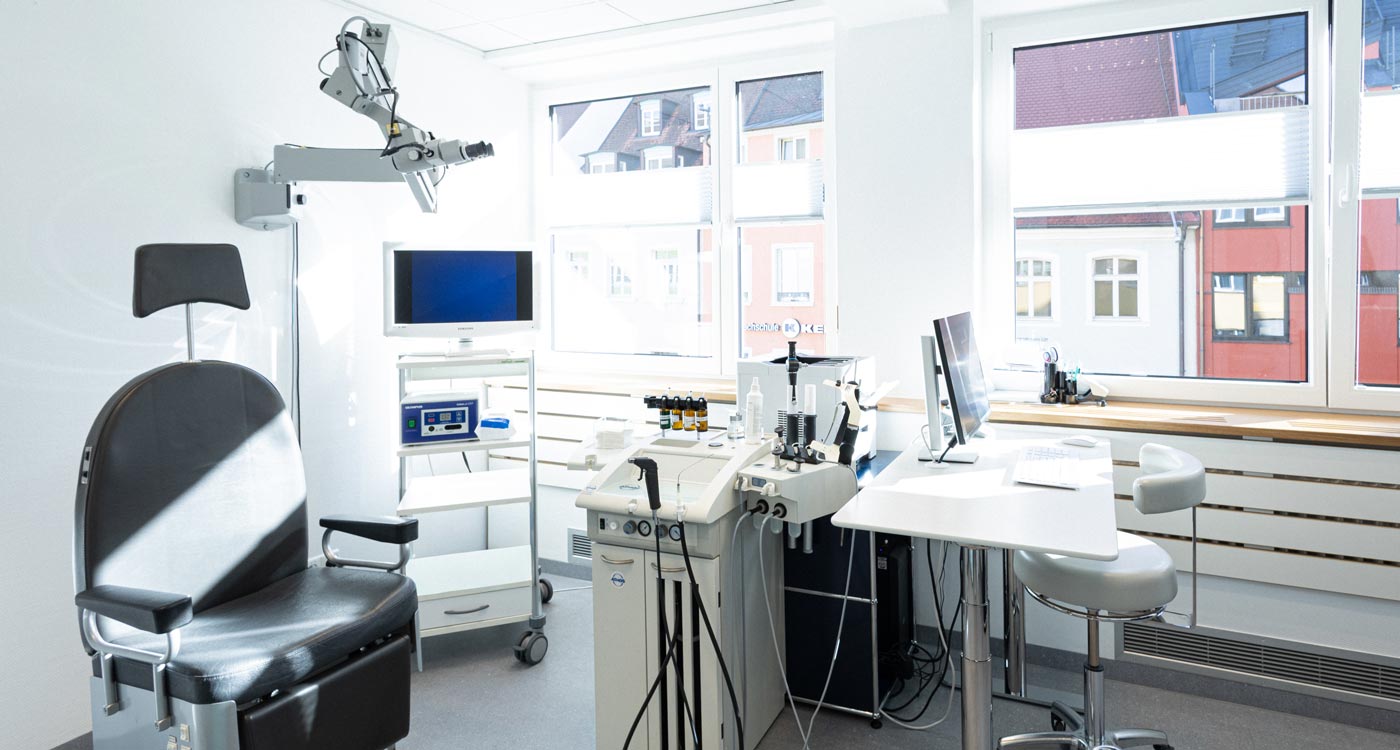 Bild zeigt Wolenstreifen an einem blauen Himmel.